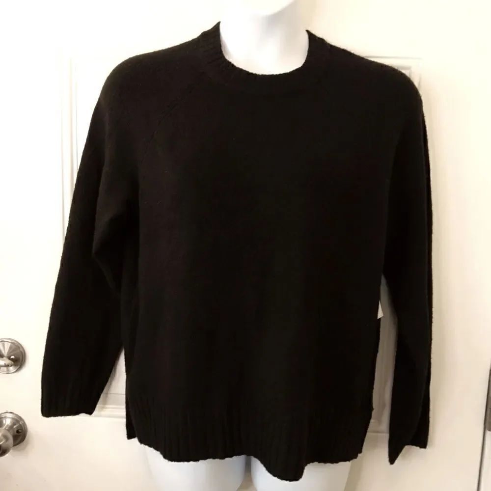 Time and Tru black long sleeve crew neck pullover sweater